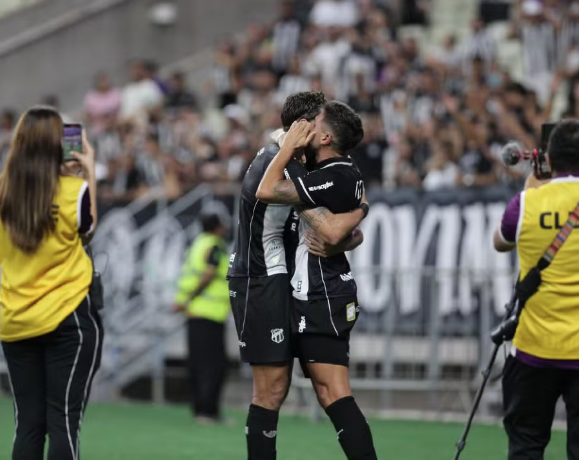 Jogador soma nove gols na temporada com camisa do Alvinegro. Pedro Raul lidera artilharia do Brasileirão junto com Vegetti em início da 4ª rodada. Com dois gols na vitória do Ceará, Pedro Raul assumiu a ponta da artilharia do Brasileiro, junto com Vegetti. A quarta rodada da Série A apenas começou, e hoje o segundo colocado, [&amp;#8230;]