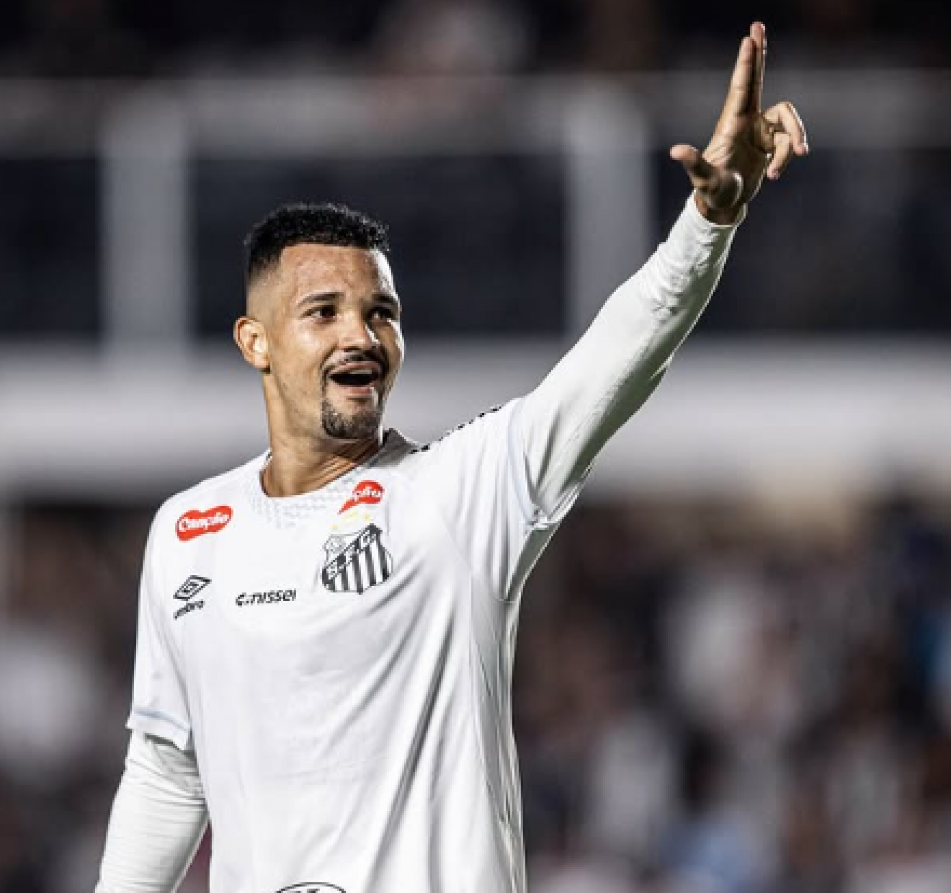 O zagueiro marcou um dos gols da vitória contra o Atlético-MG, na Vila Belmiro.