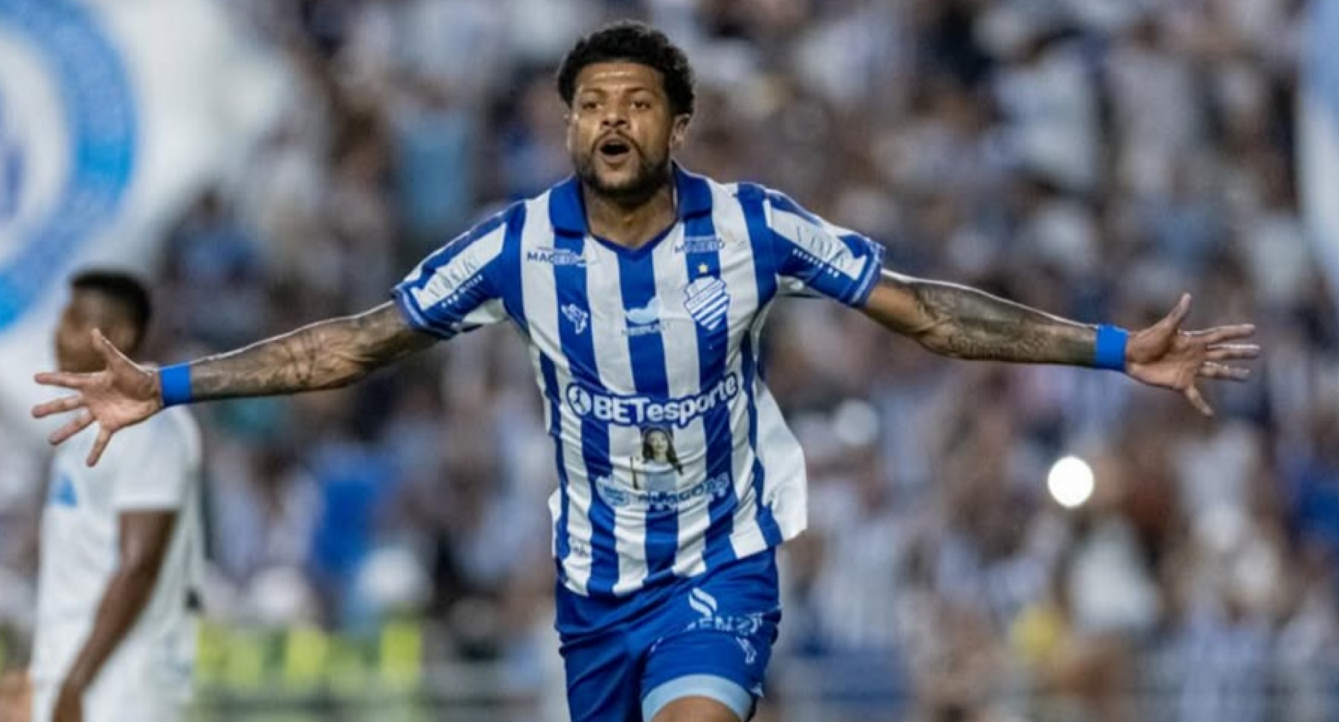 Tiago Marques, Marcelinho e Brayann garantiram a vitória do Azulão por 3 a 2