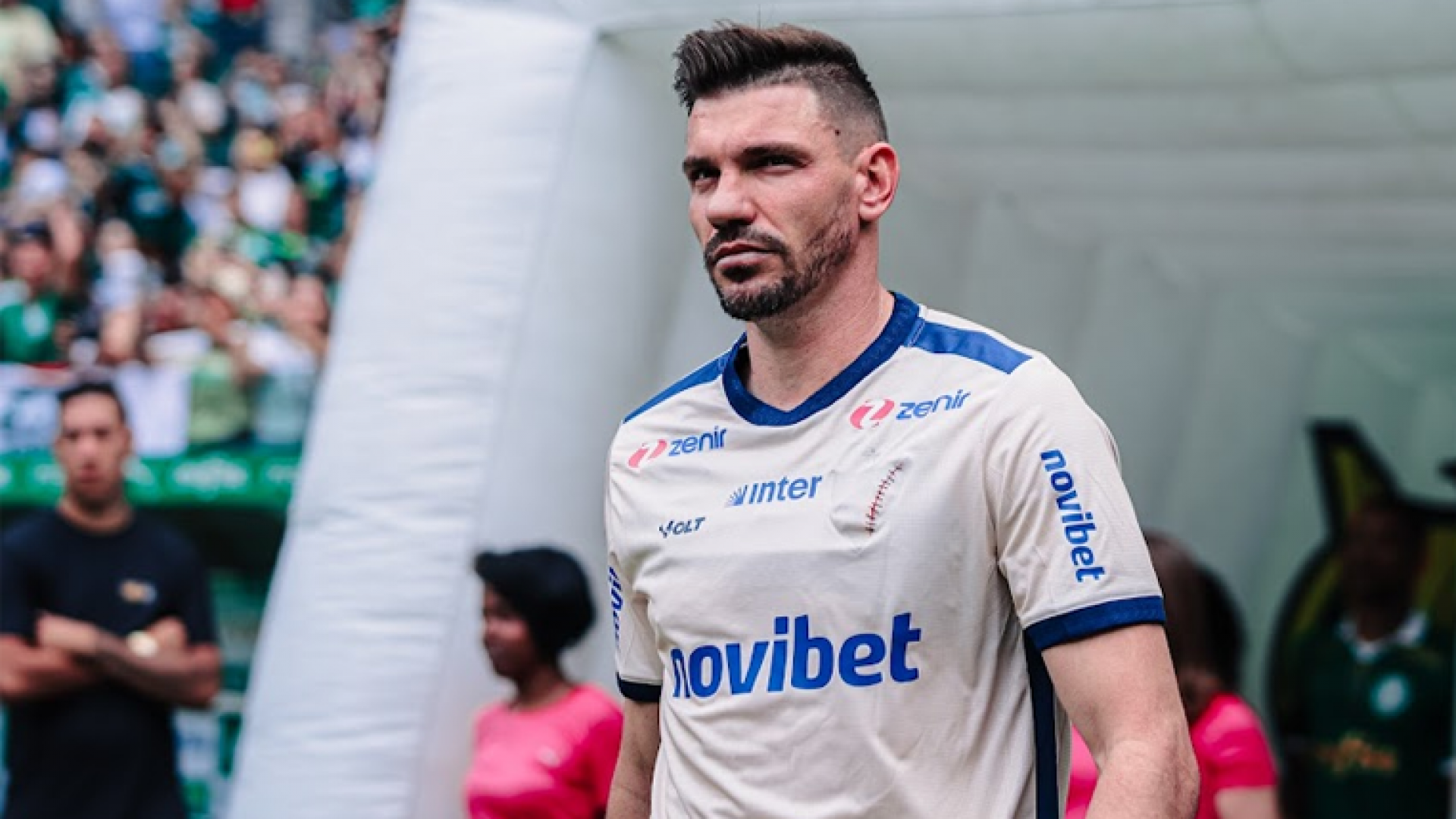 João Ricardo sai como herói após defender pênalti e garantir empate no Morumbis