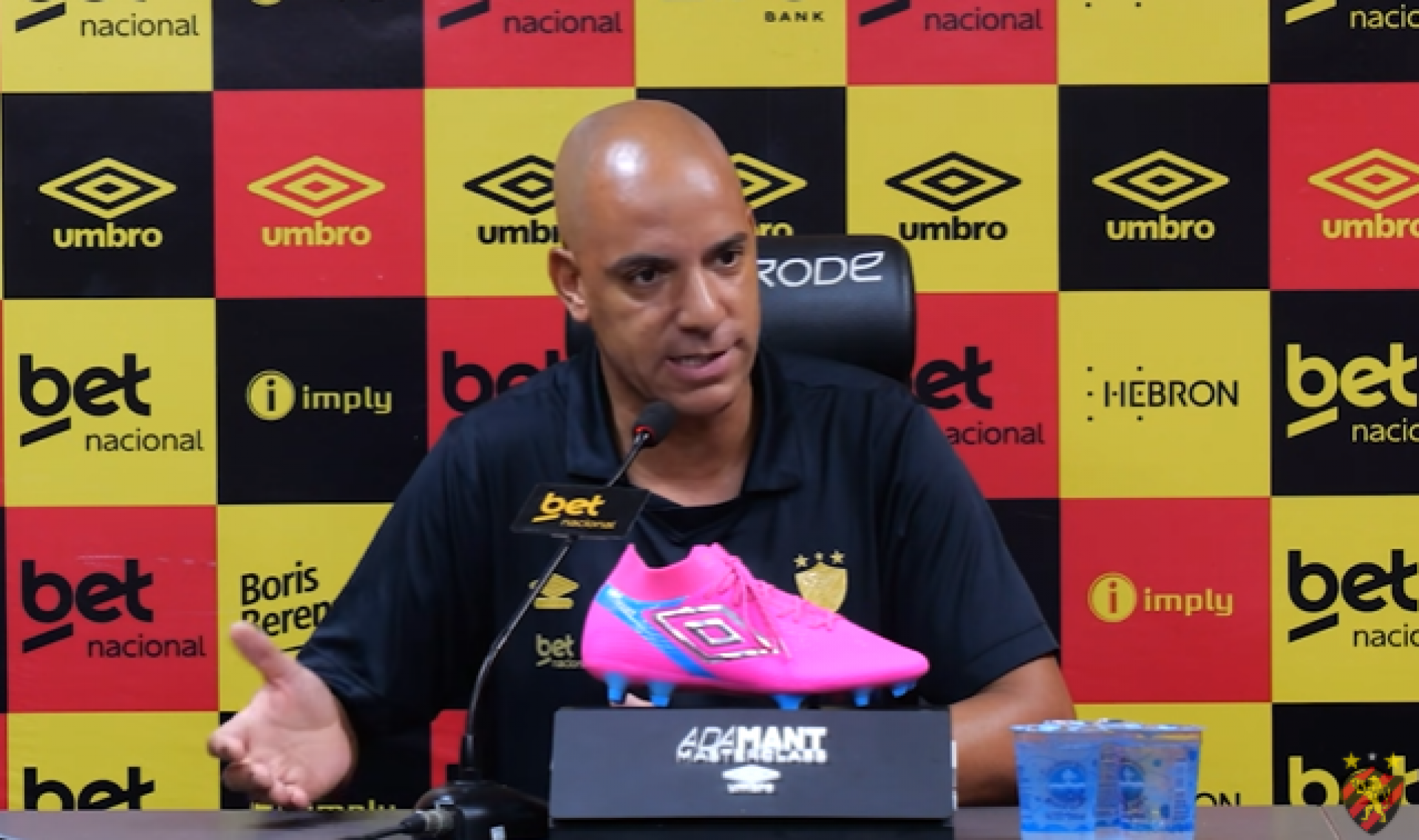 Técnico deixa a equipe depois de sete jogos sem triunfos na elite nacional