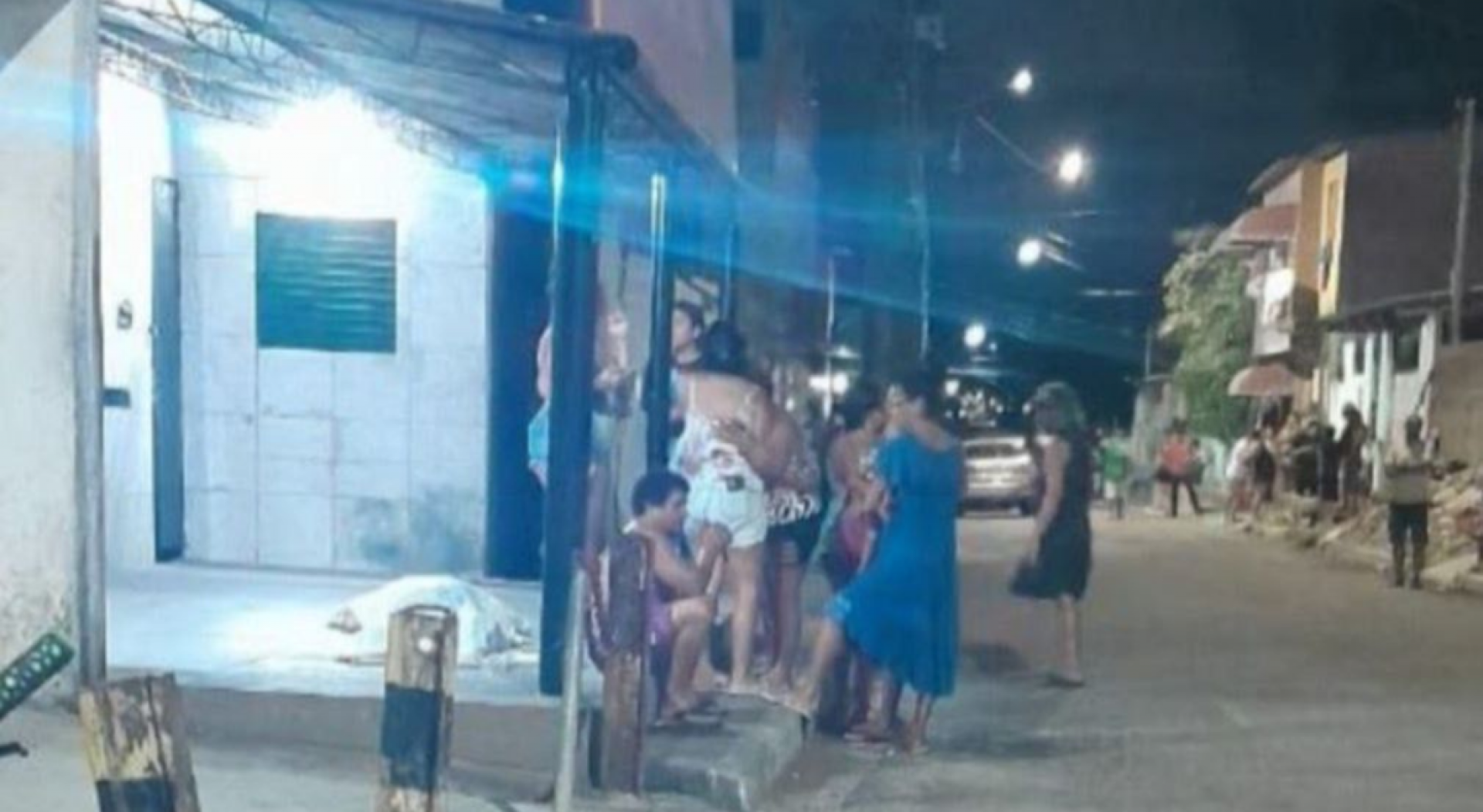 O bar fica em uma rua residencial e costuma ser um local frequentado pelos moradores