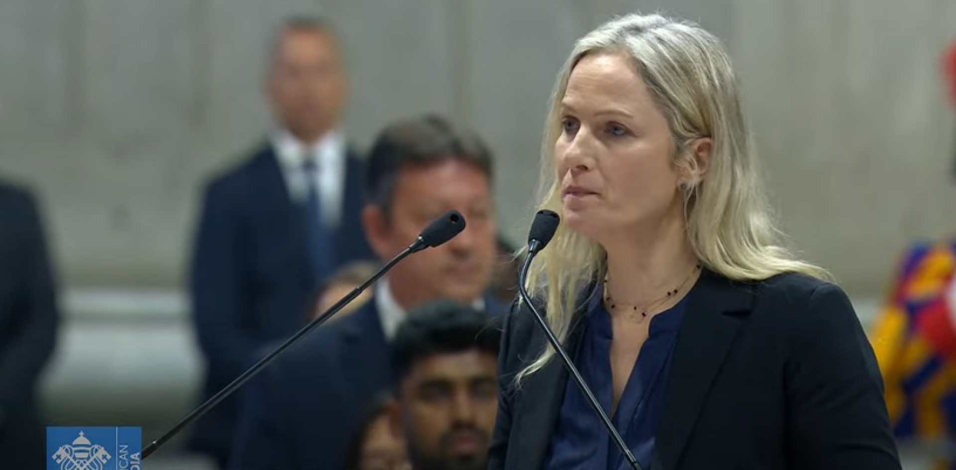 Conclave: conheça Andressa Collet, brasileira que leu Oração Universal em missa de abertura para escolher novo papa