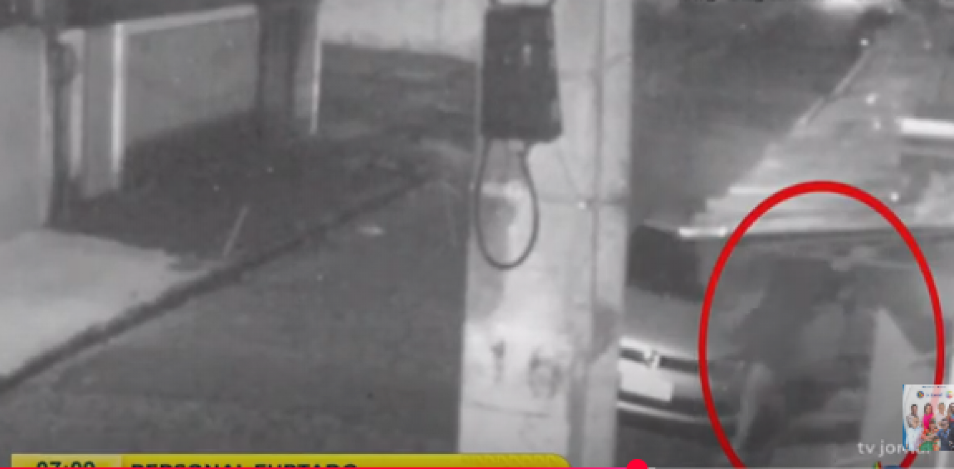 Câmera de segurança registrou o momento da ação criminosa