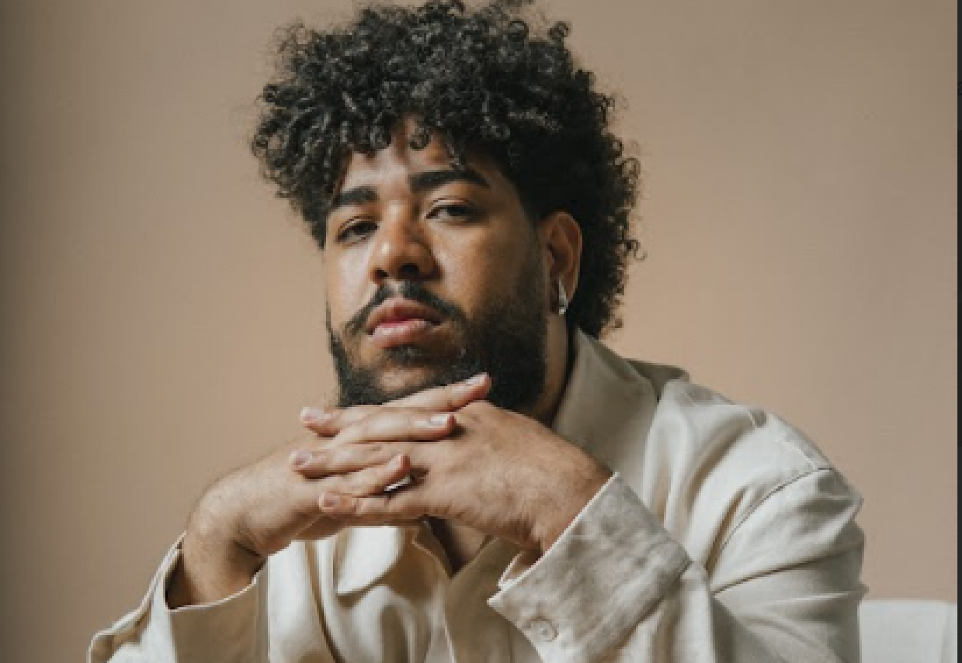 Ivyson celebra seis anos de carreira artística com show no Recife, sua terra natal