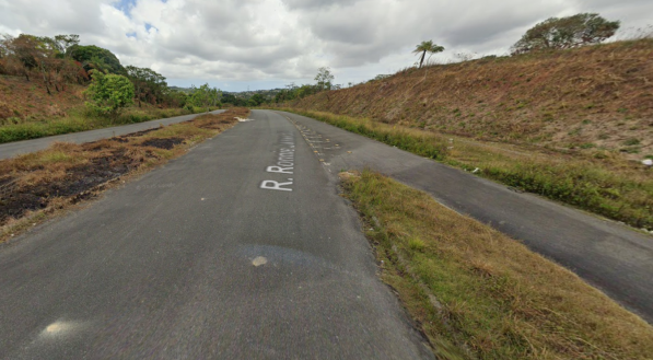 Carreta tombada continua interditando trecho no ramal da Arena Pernambuco; motoristas devem desviar rota