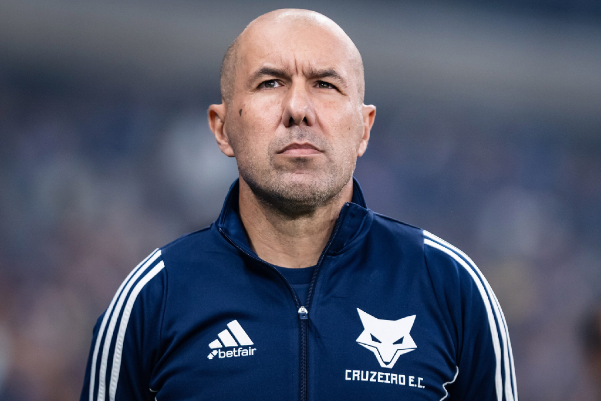Leonardo Jardim avalia empate no clássico e destaca evolução do Cruzeiro