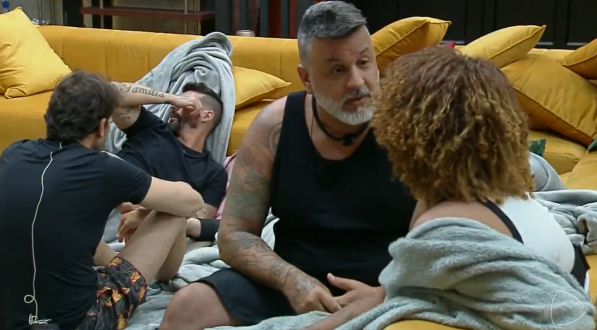 Power Couple: André é criticado após briga com Silvia e web aponta atitude tóxica