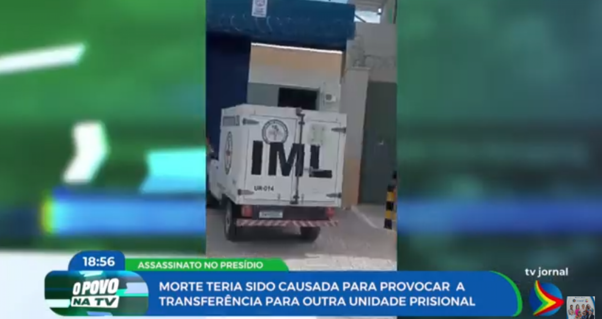 Imagem de carro de IML em Complexo do Curado após assassinato por estrangulamento de detento