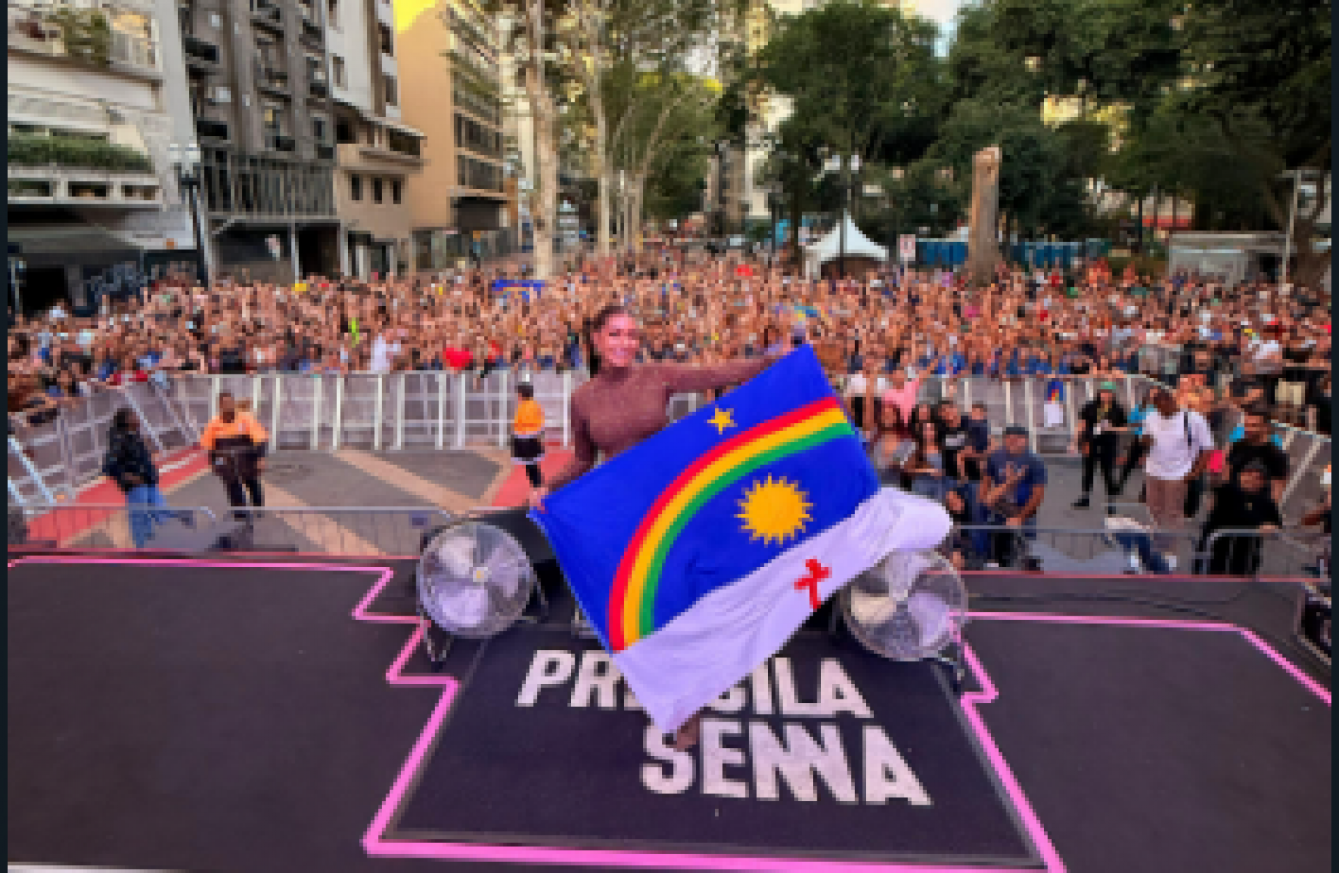 Priscila Senna arrasta multidão em São Paulo e faz show histórico na Virada Cultural
