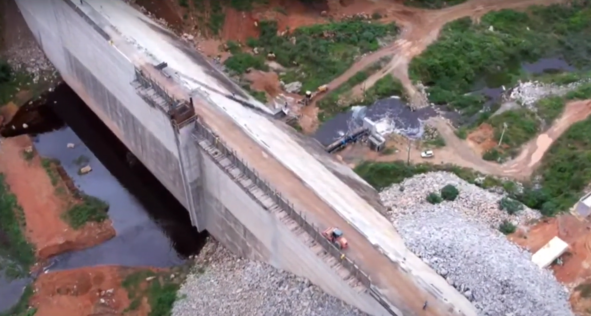 Barragem de Panelas II tem como objetivo principal a contenção das cheias dos rios Panelas e Una
