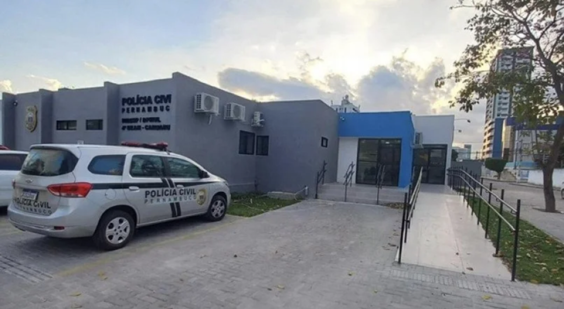 Fachada da 4ª Delegacia da Mulher de Caruaru, responsável pelas investigações do caso