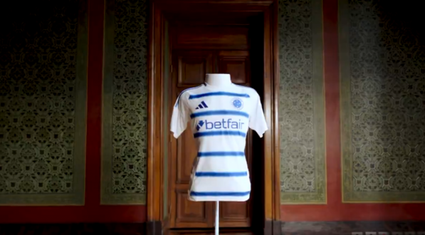 Cruzeiro lança tradicional camisa branca para a temporada de 2025