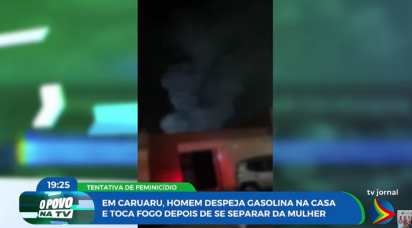 Imagem de casa incendiada em Caruaru após homem não aceitar término