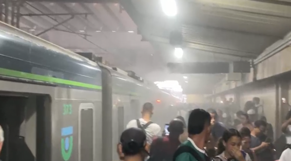 Passageiros relataram muita fumaça na estação