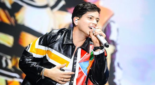Léo Foguete é a grande revelação do São João 2025: Cantor tem HIT entre os mais tocados da temporada! 