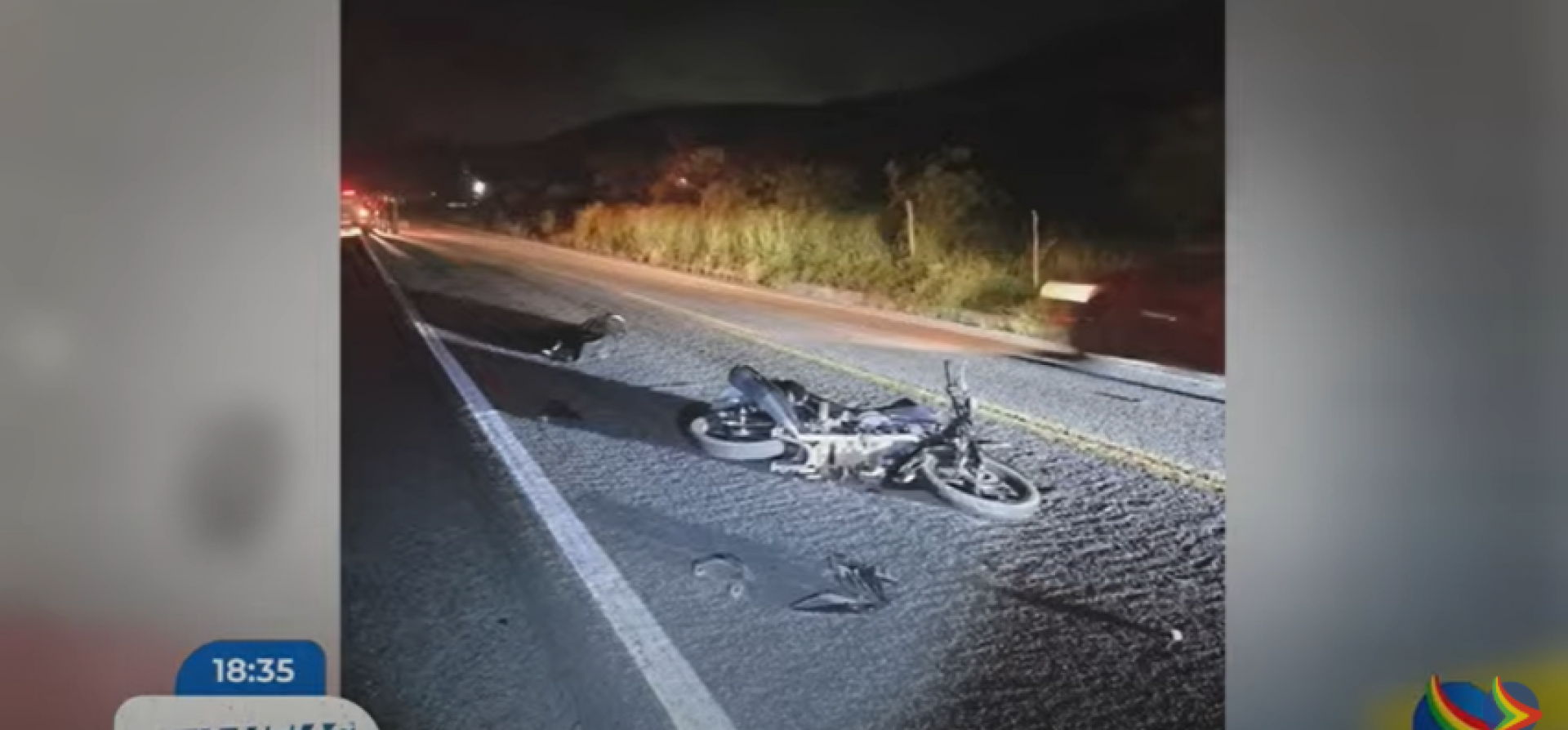 Imagem de moto da vítima na Br-104, em Agrestina