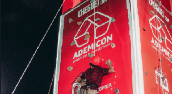 Ademicon leva informações sobre consórcio, de forma lúdica, para o São João de Caruaru
