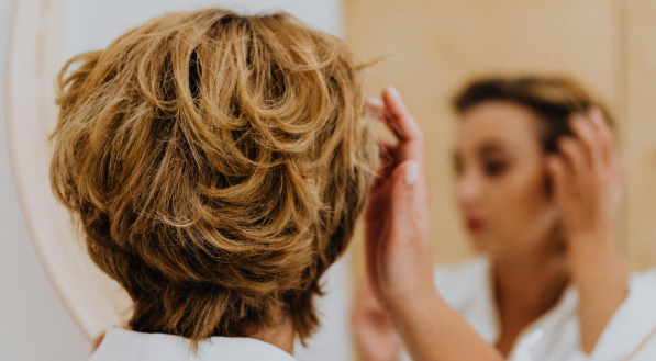 Imagem ilustrativa de uma mulher com cabelo cortado!