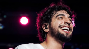 Cantor Nattan durante show