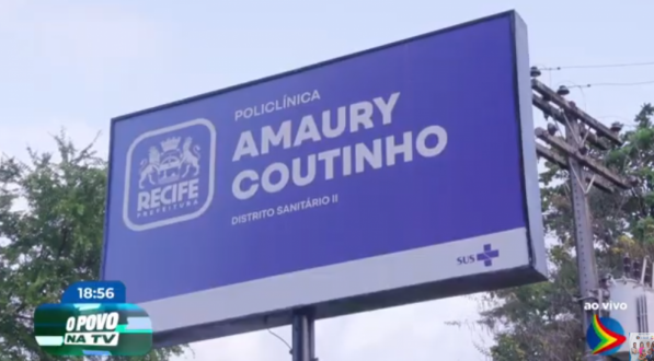 Imagem de placa da Policlínica Amaury Coutinho, onde mães aguardam leitos de UTI para crianças