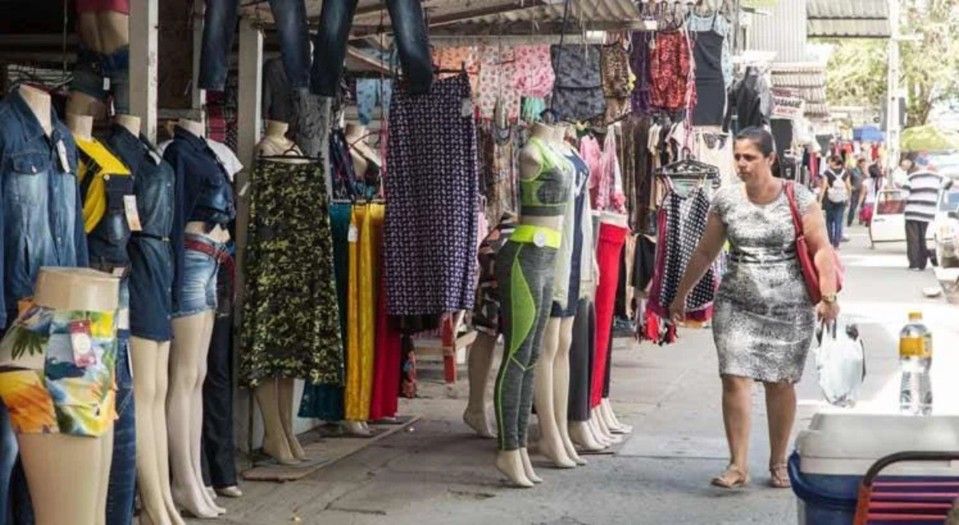 A Feira da Moda de Caruaru é conhecida popularmente como Feira da Sulanca