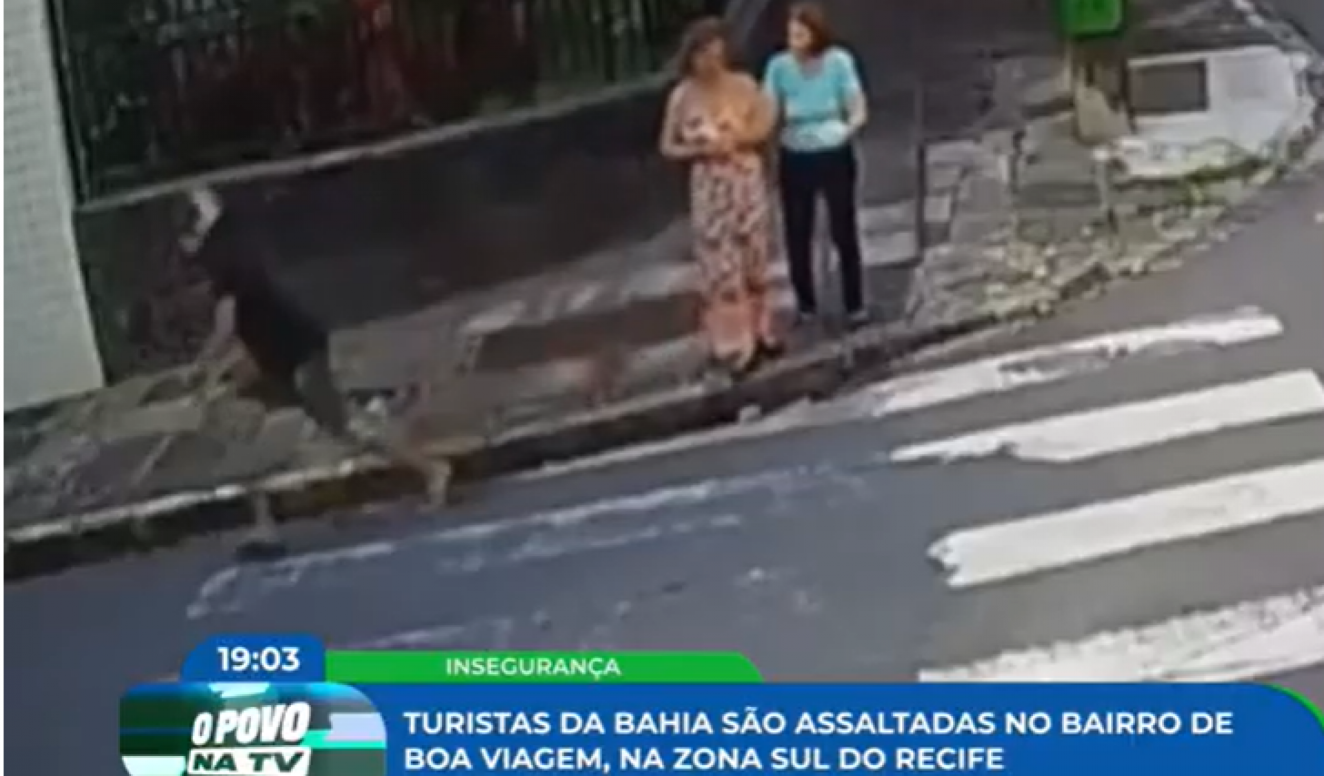 Imagem de duas turistas e assaltante no bairro de Boa Viagem