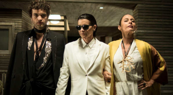 Ismael Caneppele, Marina Lima e Andréa Beltrão em cena de ‘Verlust’ 