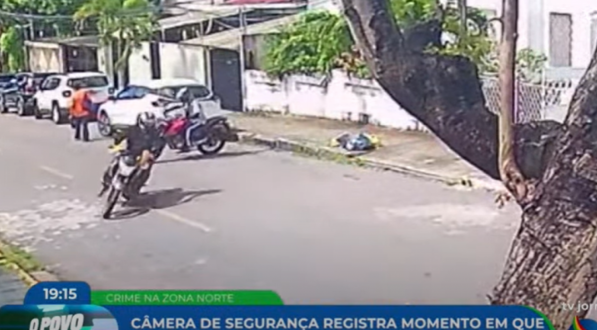 Imagem de suspeitos furtando moto no bairro de de Casa Amarela
