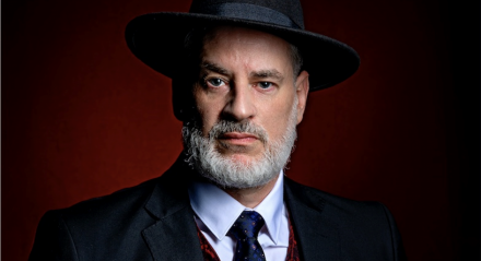 Dan Stulbach interpreta o agiota judeu Shylock