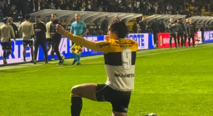 Em vídeo divulgado nas redes sociais, um torcedor do Tigre registrou o momento do ocorrido na manhã desta quarta-feira (2).