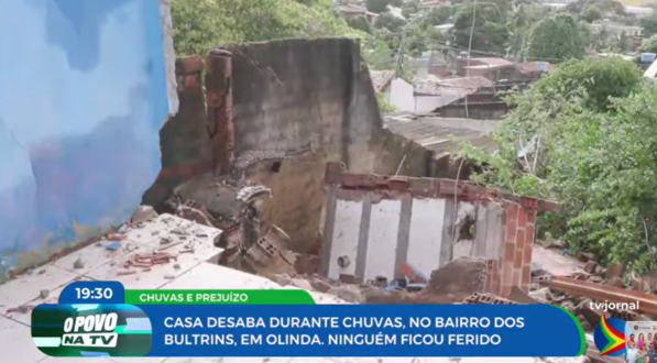 Imagem de estrutura de casa desabada no Bultrins, Olinda