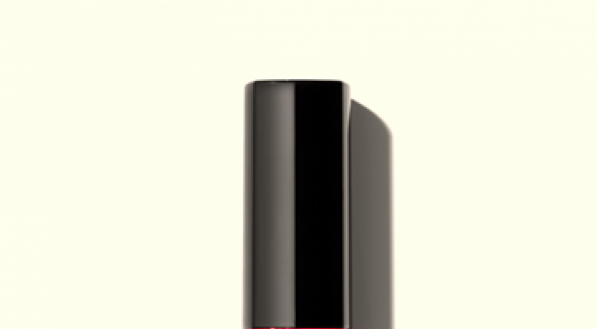 Avon lança Ultra Color Brilhante com nova fórmula e brilho intenso