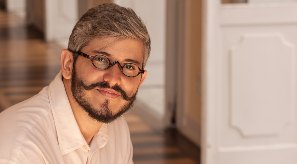Octávio Santiago lança livro que discute preconceito contra o povo nordestino
