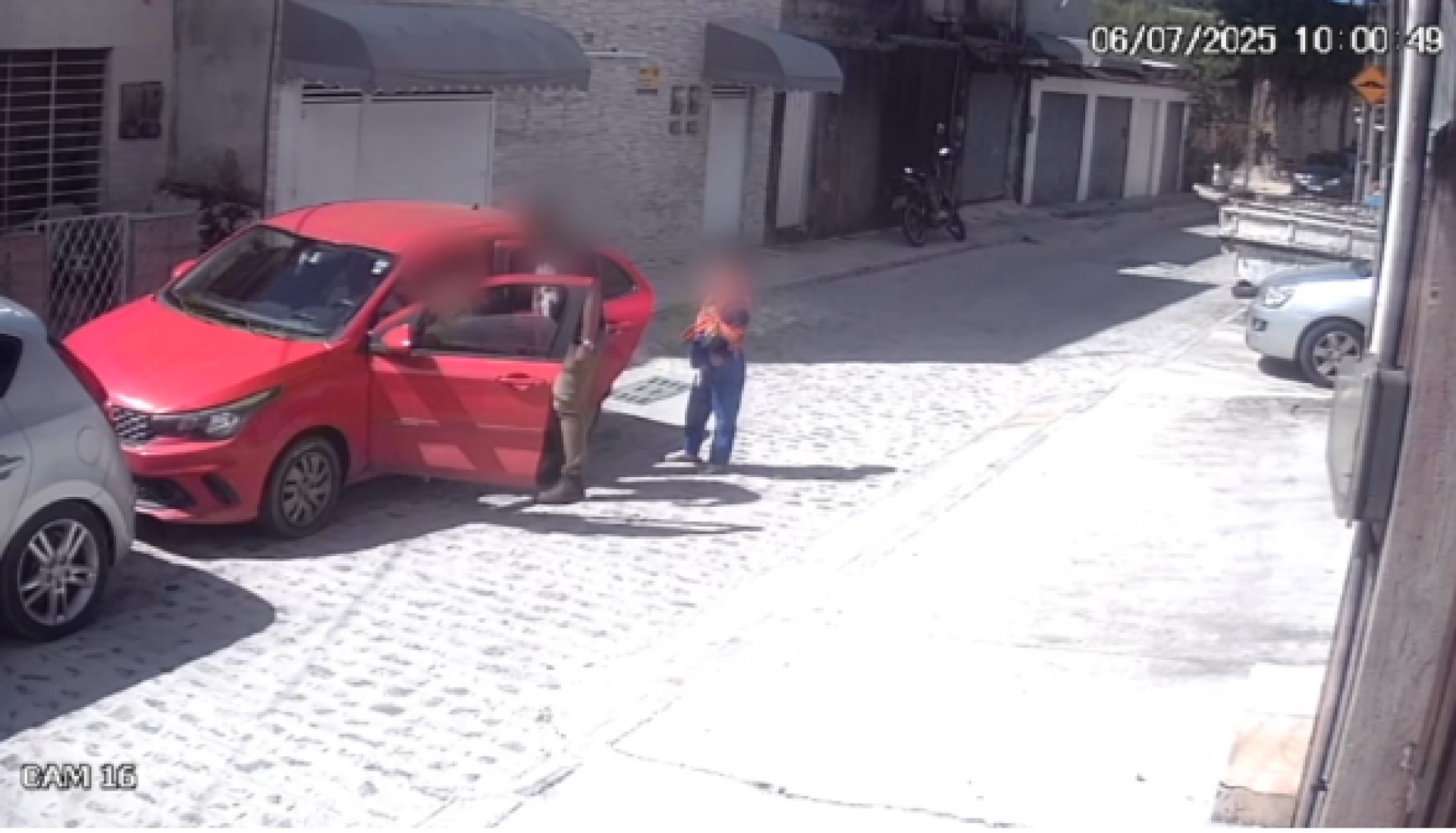 Suspeito estava armado e chegou a ameaçar a mulher