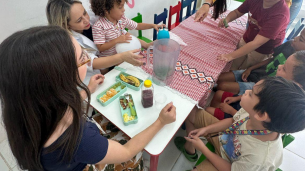 As crianças com TEA acompanhadas pelo centro recebem apoio de uma nutricionista especializada no tema