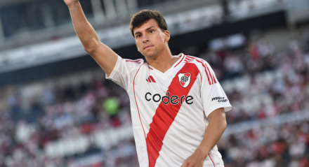 Jogador de 23 anos se destacou pela Universidad Católica, do Chile, e está sem espaço no time argentino. A contratação é um pedido de Hernán Crespo.