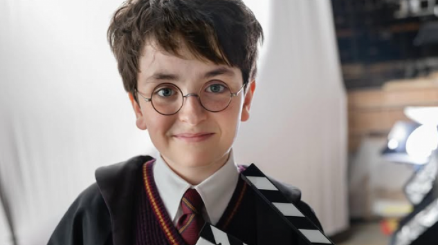 HBO divulga primeira foto oficial do protagonista da série 'Harry Potter'
