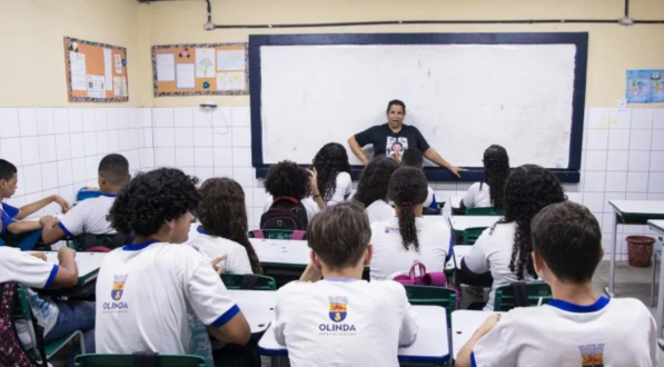 A Prefeitura prorrogou por mais dois anos a validade do concurso público realizado em 2022