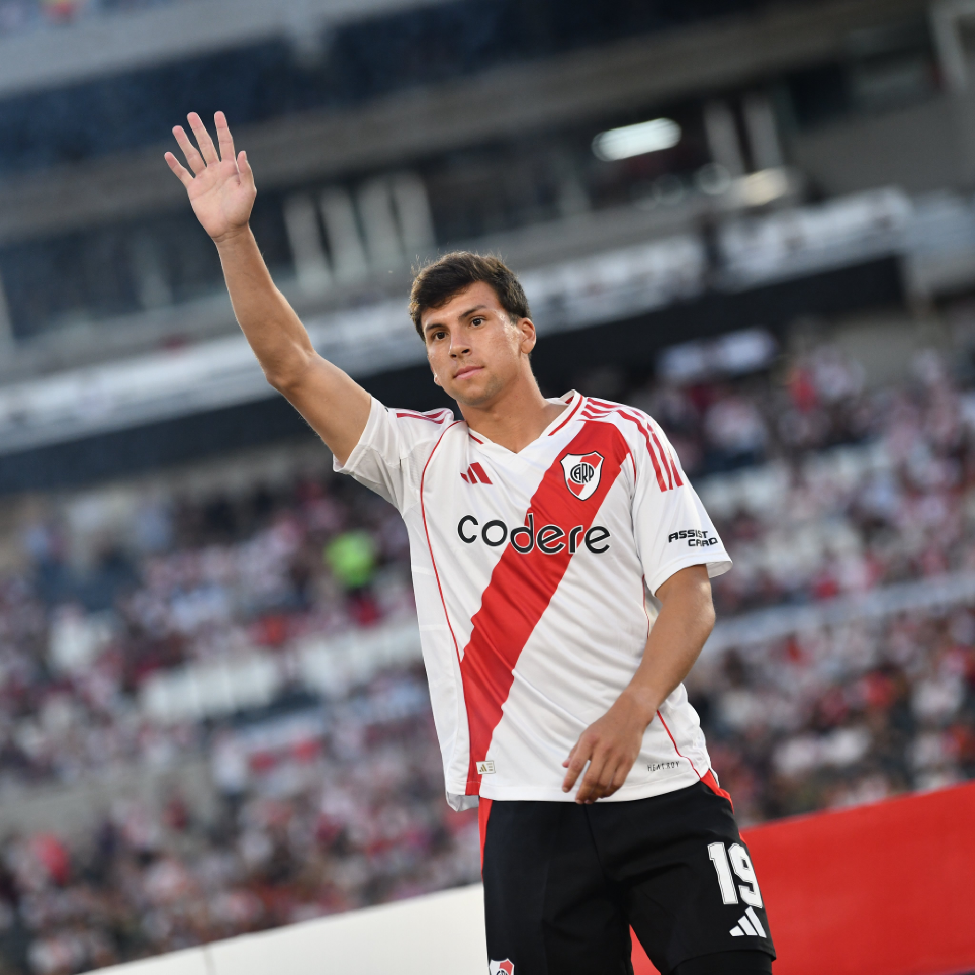 São Paulo anuncia a contratação de atacante chileno
