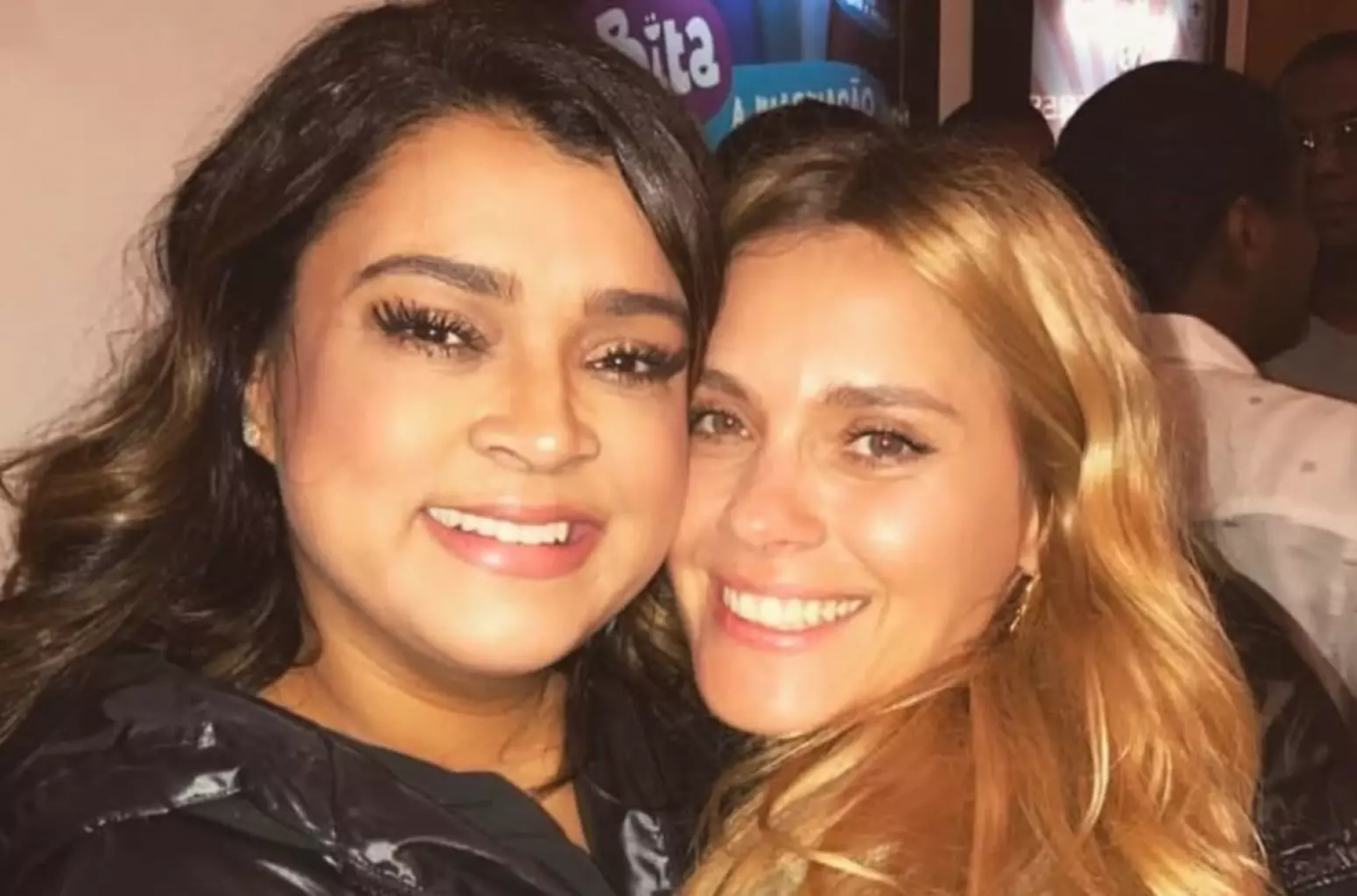 Imagem de Carolina Dieckmann com Preta Gil 