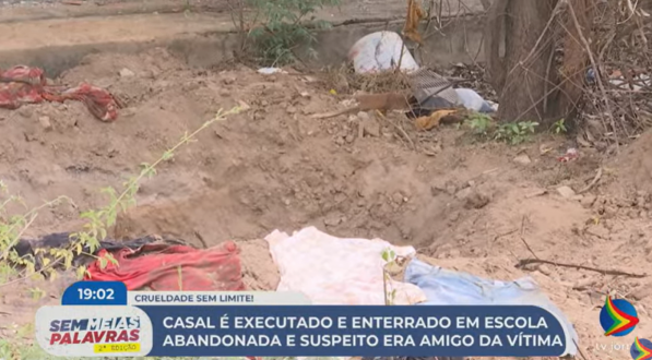 Imagem de covas rasas onde casal foi encontrado em Santa Cruz do Capibaribe