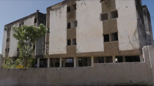 Imagem de condomínio abandonado em Rio Doce, alvo da ação de vândalos