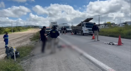 Imagem de agentes da PRF no local do acidente, em SÃ£o Caetano
