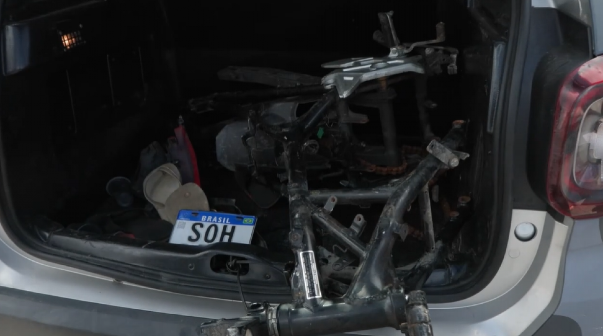 Polícia recupera cinco motocicletas roubadas em desmanche no Grande Recife 