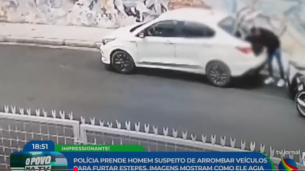Imagem de homem roubando estepe de carro no Recife