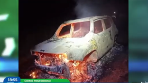Imagem de carro em chamas. Vítima foi executado em Ipojuca