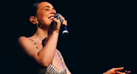 Roberta Sá celebra 20 anos de carreira com show intimista no Teatro do Parque