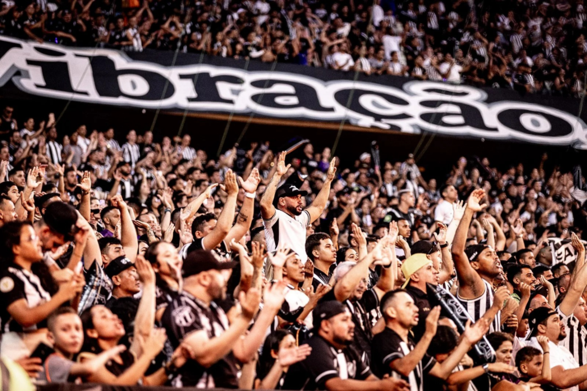 Ceará abre vendas de ingressos para jogo contra o Bragantino pelo Brasileirão; veja os valores