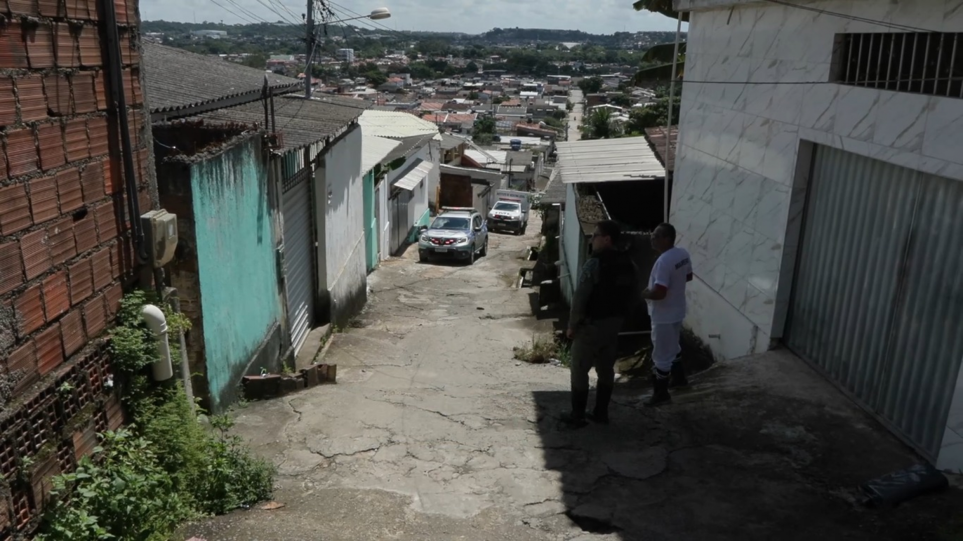 Homens encapuzados se passam por policiais e matam jovem de 20 anos